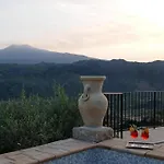 Holiday home With Pool Near Mt Etna Gaggi